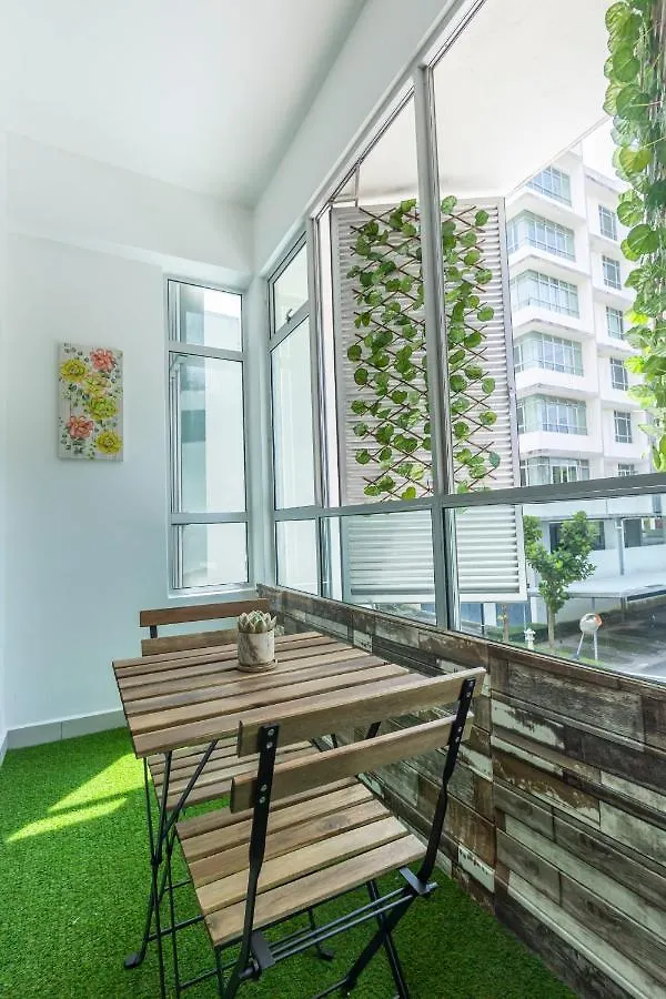 Mount Austin Midori Green 10 Pax Free Wi-Fi 500Mbps Netflix ジョホールバル アパート