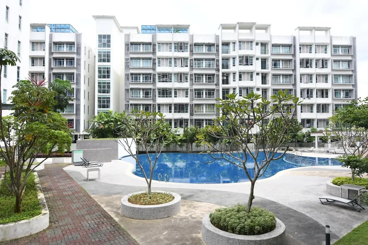 Mount Austin Midori Green 10 Pax Free Wi-Fi 500Mbps Netflix Johor Bahru 0*,  Malasia