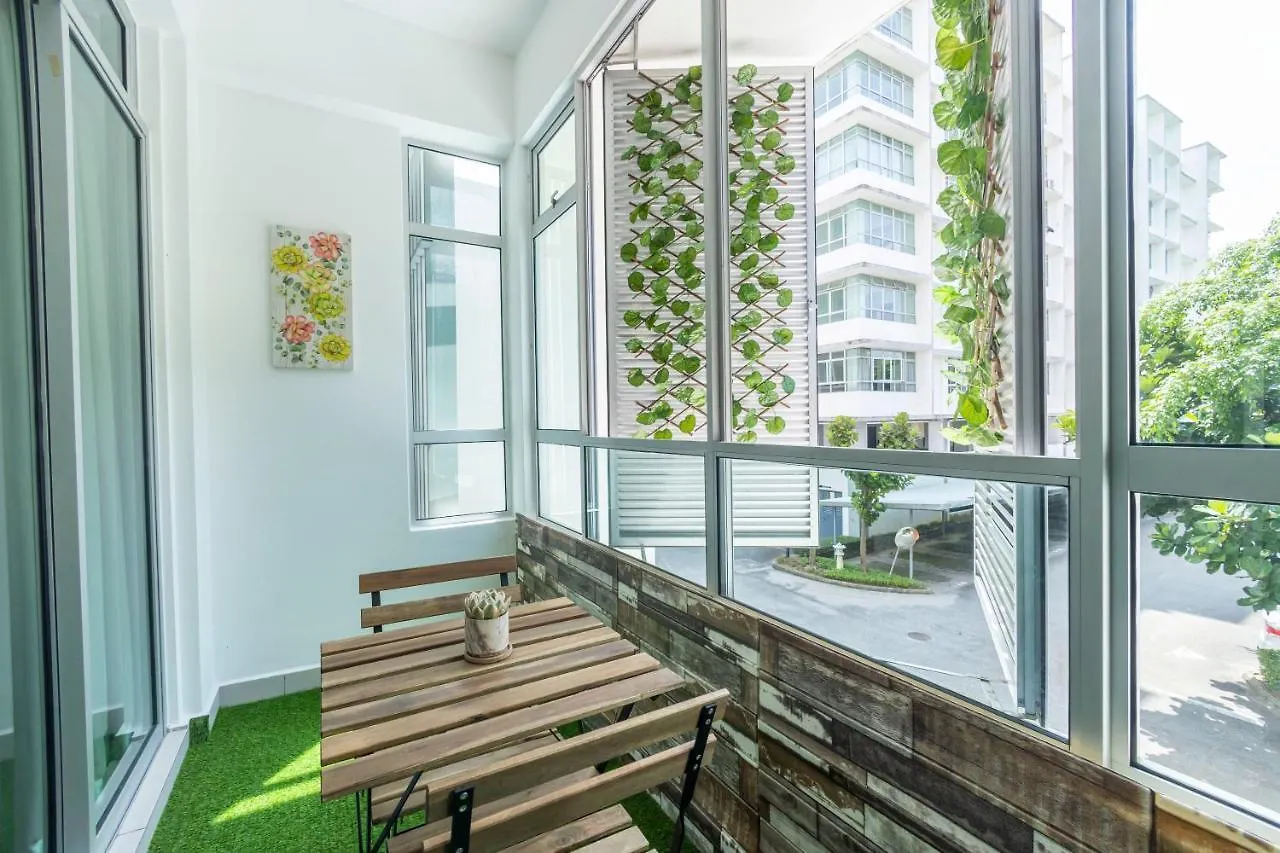 Mount Austin Midori Green 10 Pax Free Wi-Fi 500Mbps Netflix Johor Bahru 0*,  Malasia