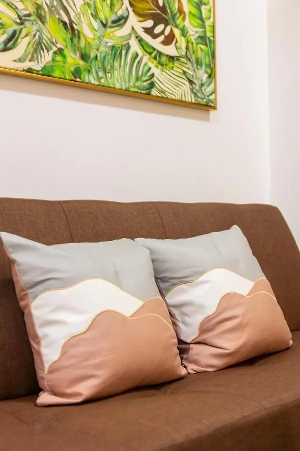 Mount Austin Midori Green 10 Pax Free Wi-Fi 500Mbps Netflix Johor Bahru