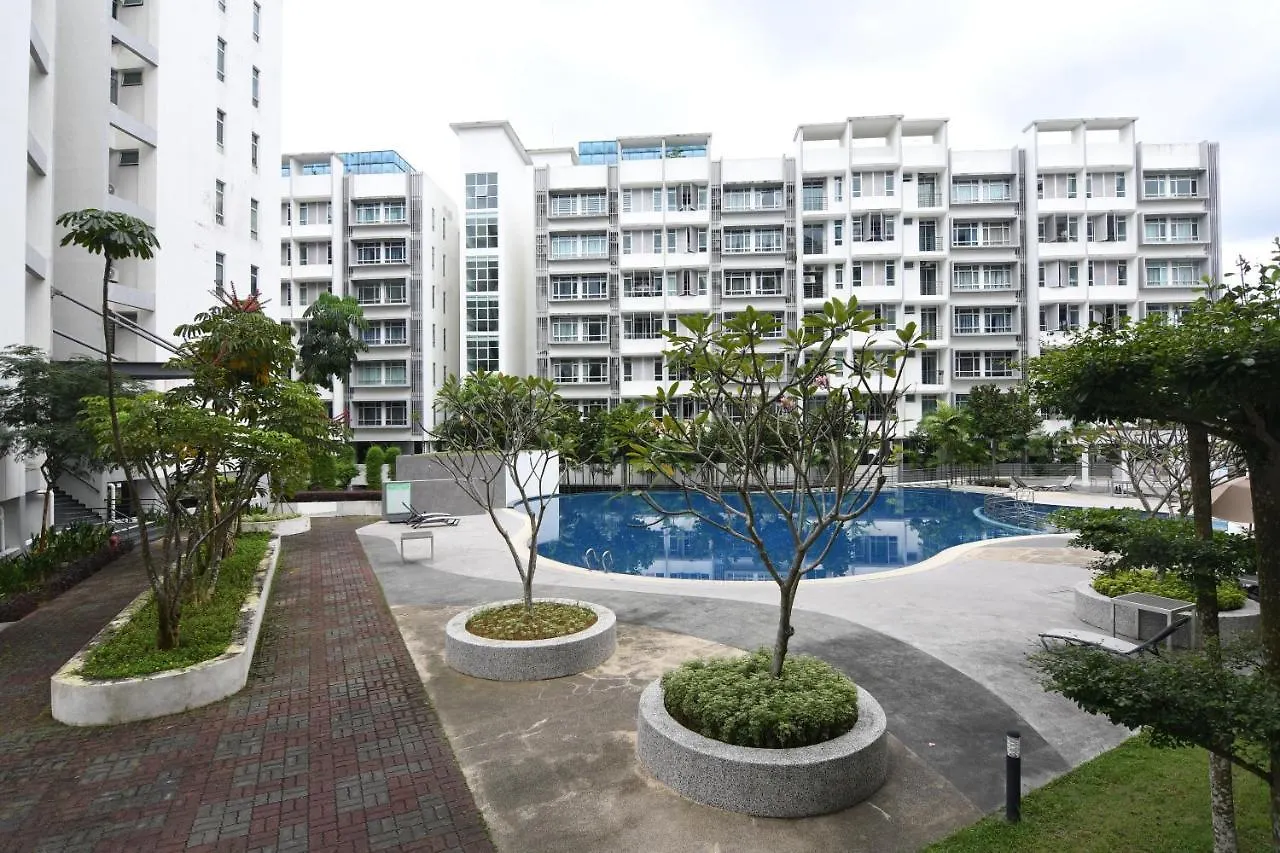 Mount Austin Midori Green 10 Pax Free Wi-Fi 500Mbps Netflix Johor Bahru